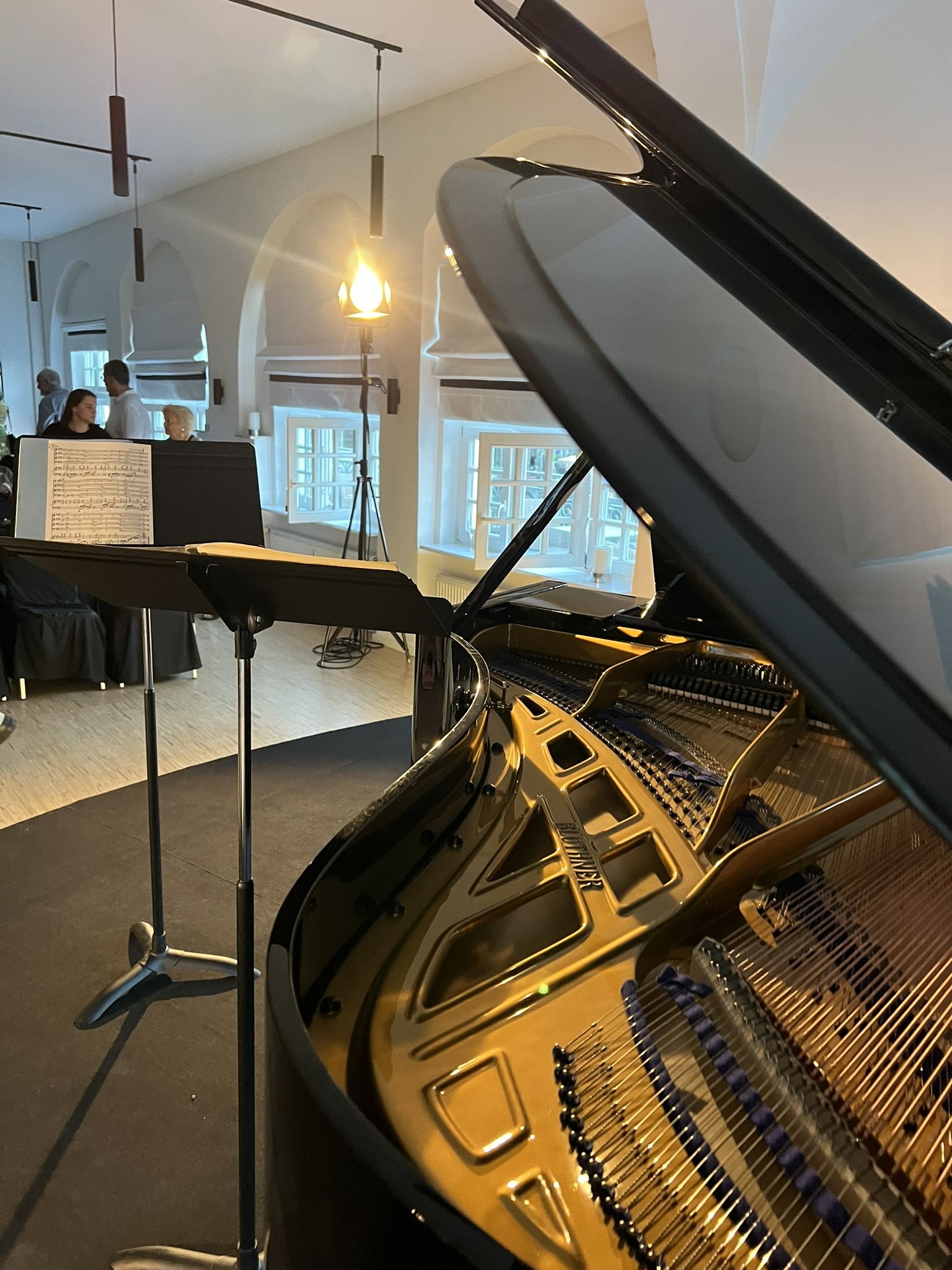 Ein Blick durch den Flügel in den Blauen Saal